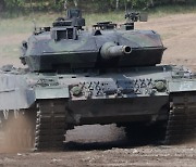 독일 정부 “우크라에 레오파르트2 탱크 보낸다…재수출도 승인”