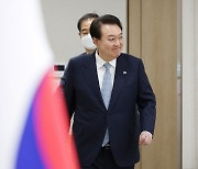 尹대통령 “글로벌 스탠다드로 국가 정상화…과학기반 국정운영”