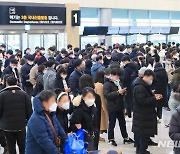 '새벽 4시부터 줄' 제주공항 운항 재개 …514편 계획