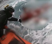 공해상 침몰 홍콩 화물선 선원 구조하는 제주 해경