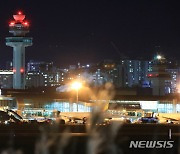 '밤에도 귀경 행렬은 계속'