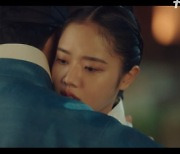 '유세풍2' 김민재♥김향기, 우다비와 삼각관계 끝…애틋 포옹 [종합]