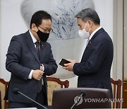 국무회의 참석한 이종섭 국방부 장관과 김승호 인사혁신처장