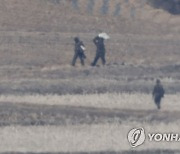 영하권 날씨에 이동하는 북한 주민들
