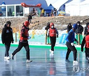 인제서 전국얼음축구대회 '치열한 승부'