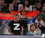 호주오픈서 러시아의 우크라 침공 상징 티셔츠 입은 관중, 경찰에 체포