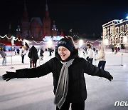 '학생의 날' 스케이트 타는 러시아 학생