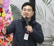 축사하는 이호재 한국사진기자협회장