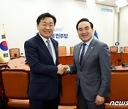 김관영 전북지사, 2개 지역 현안법 국회통과 위해 동분서주