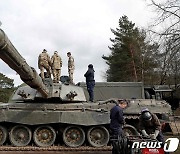 英국방 부장관 "챌린저2 탱크 3월 말까지 우크라 지원"