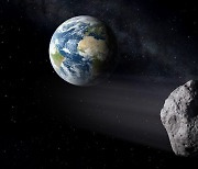 대형트럭 크기 소행성 지구 스쳐간다… 역대 최단거리
