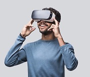신제품으로 도약 노리는 VR·AR 업계…애플도 뛰어들까