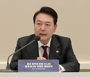 尹 "한국 기업 해외진출 지장주는 규제 바꿀 것" [종합]