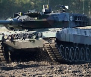 독일, 우크라에 ‘레오파드 2’ 전차 지원… 재수출도 승인