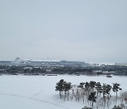 수도권 폭설 여파…인천·김포공항 항공기 140여편 지연