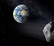 ‘화물트럭’ 크기 소행성 내일 지구 스쳐…“역대 최단거리”