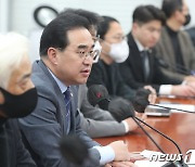 민주당, 이태원 유가족 만나 "조사기구 설치...참사 책임 물을 것"
