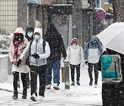 중부지역 '눈 펑펑'시간당 1㎝… 대설특보 유지