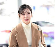 박지현, '눈 내리는 우아한 출국길' [사진]