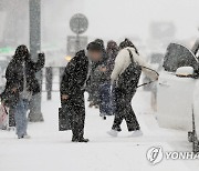 중부지방 눈 '펑펑'…전국 낮 최고 -2∼6도
