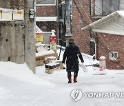 눈 내린 골목길 '조심조심'