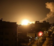 이스라엘군 폭격에 연기 휩싸인 가자지구