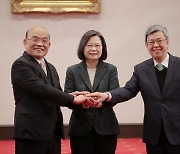 ‘지방선거 패배’ 대만 차이잉원 정부, ‘방역 영웅’ 총리로 민심 회복 노려