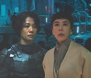 넷플릭스 글로벌 1위 찍은 '정이'…한국형 SF 영화 주목