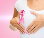 '여성 1위 암' 유방암 일으키는 3가지 위험 질환은?
