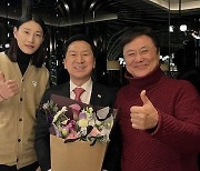'식빵언니 우파였나?"…김기현, 김연경과 찍은 사진 SNS 게재에 네티즌 '시끌'