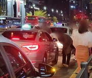 택시 기사가 밝힌 역대급 진상 손님…‘대변’보고 도망간  30대 女승객