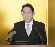 산케이 “日정부, 한국 수출규제 완화 검토···징용 해법 본 뒤 결정”
