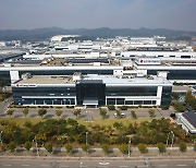 LG엔솔, 테슬라에 배터리 공급 논의···"애리조나 공장 활용" [뒷북비즈]