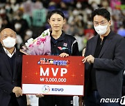 '생애 첫 올스타전 MVP' 김연경 "인생 네컷 처음, 좋은 에너지 챔프전까지"