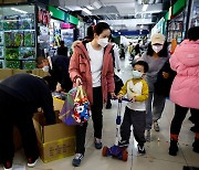 中 국무원 “소비 신속 회복해 경제 주요 동력 돼야”