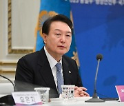 尹 대통령 "과학기술 정책 최우선…미래세대 위해 개혁"
