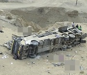 “악마의 커브길 돌다가”…페루서 버스 추락, 24명 사망