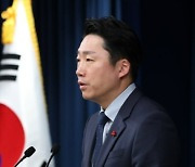 ‘尹의 입’ 이재명 사퇴…“기자단 순방일정 유출에 도의적 책임”