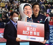 신영석, 최다 팬투표 시상식 [포토]