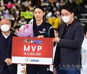 김연경, 올스타전 MVP 수상 [포토]