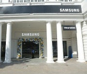 [게시판] 삼성전자, 인도 뉴델리에 체험 매장 개장