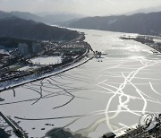꽁꽁 언 북한강 최상류
