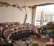 이란 북서부 규모 5.9 지진으로 파괴된 주택