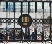 '쌍방울 비리' 김성태 해외도피 도운 임직원 12명 무더기 재판행