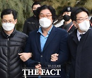 '김성태 해외도피 조력' 쌍방울 임직원 12명 재판행