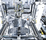 [르포] 美 제조업 혁신 아이콘 된 LG전자 테네시 공장 | 로봇이 쌓고 옮기고 불량 체크…미래 스마트 공장 현실로