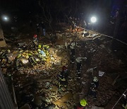 우크라 하루키우주 아파트에 러 미사일 공습···최소 1명 사망
