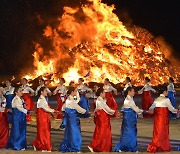 “보름달에 새해 소망을” 해운대 달맞이온천축제 4년만에 대면 행사
