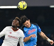 Napoli triumph over Jose Mourinho's Roma in tight 2-1 win