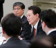 尹, '스튜어드십 코드' 활성화 고심…"기업, 공정하고 투명해야"